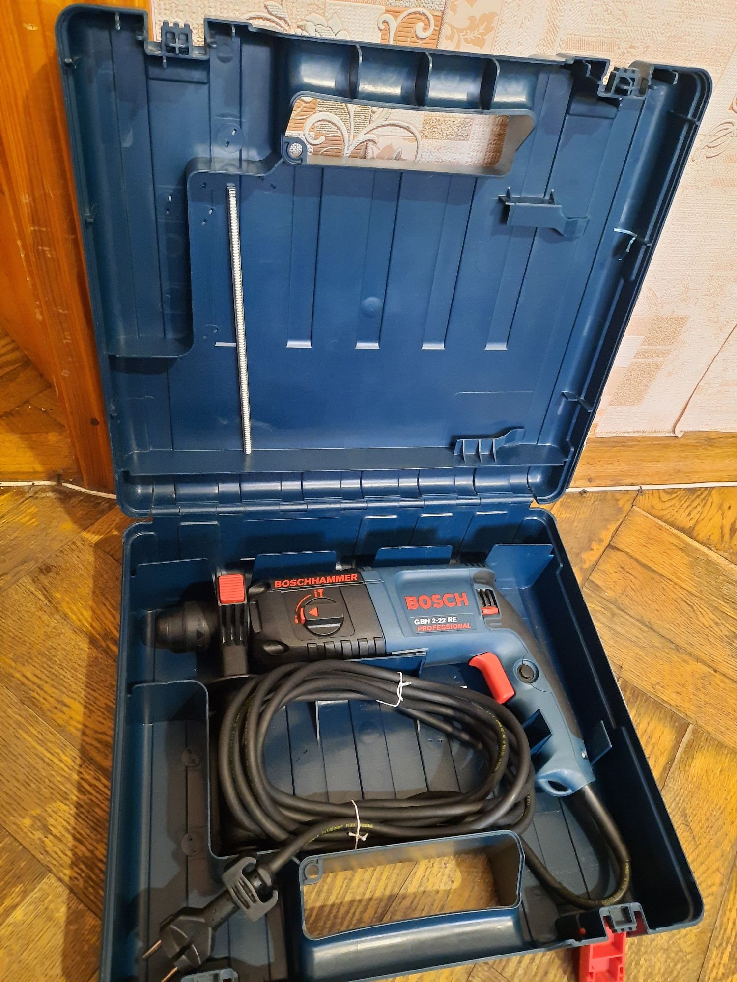 100% оригінал!!Перфоратор Bosch GBH 2-22 RE,620вт,2.2дж