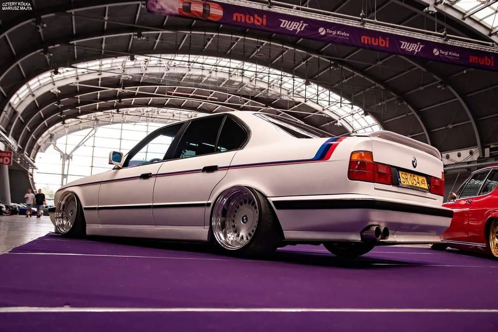 Auto do ślubu wynajem BMW E34 530i V8 Manual