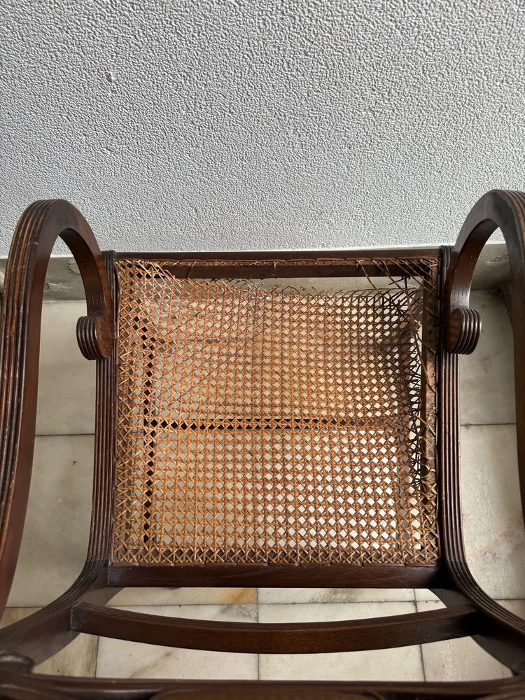 Cadeira Antiga com braços