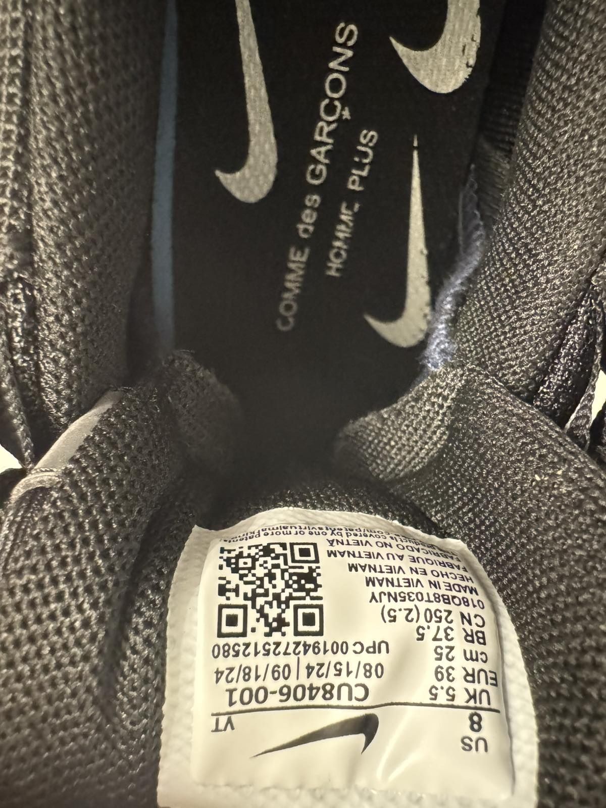 Nike Air Max 95 CDG
Made in Vietnam
розмір 39
розмір устілки 25см