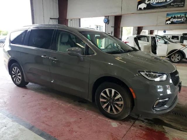 Chrysler Pacifica Chrysler Pacifica Hybrid, jasny środek, w transporcie do PL
