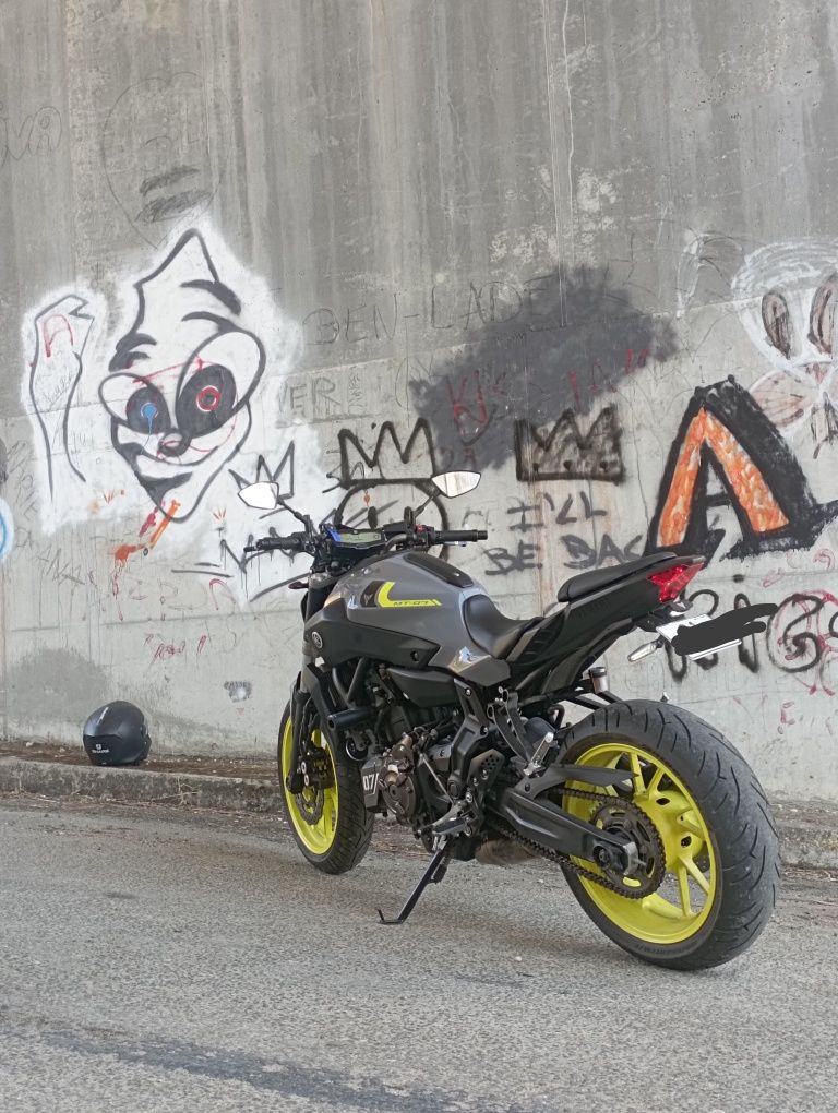 Yamaha MT 07 Night Fluo