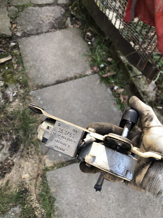 Моторчик з щіткою заднього склоочисника ваз 2112