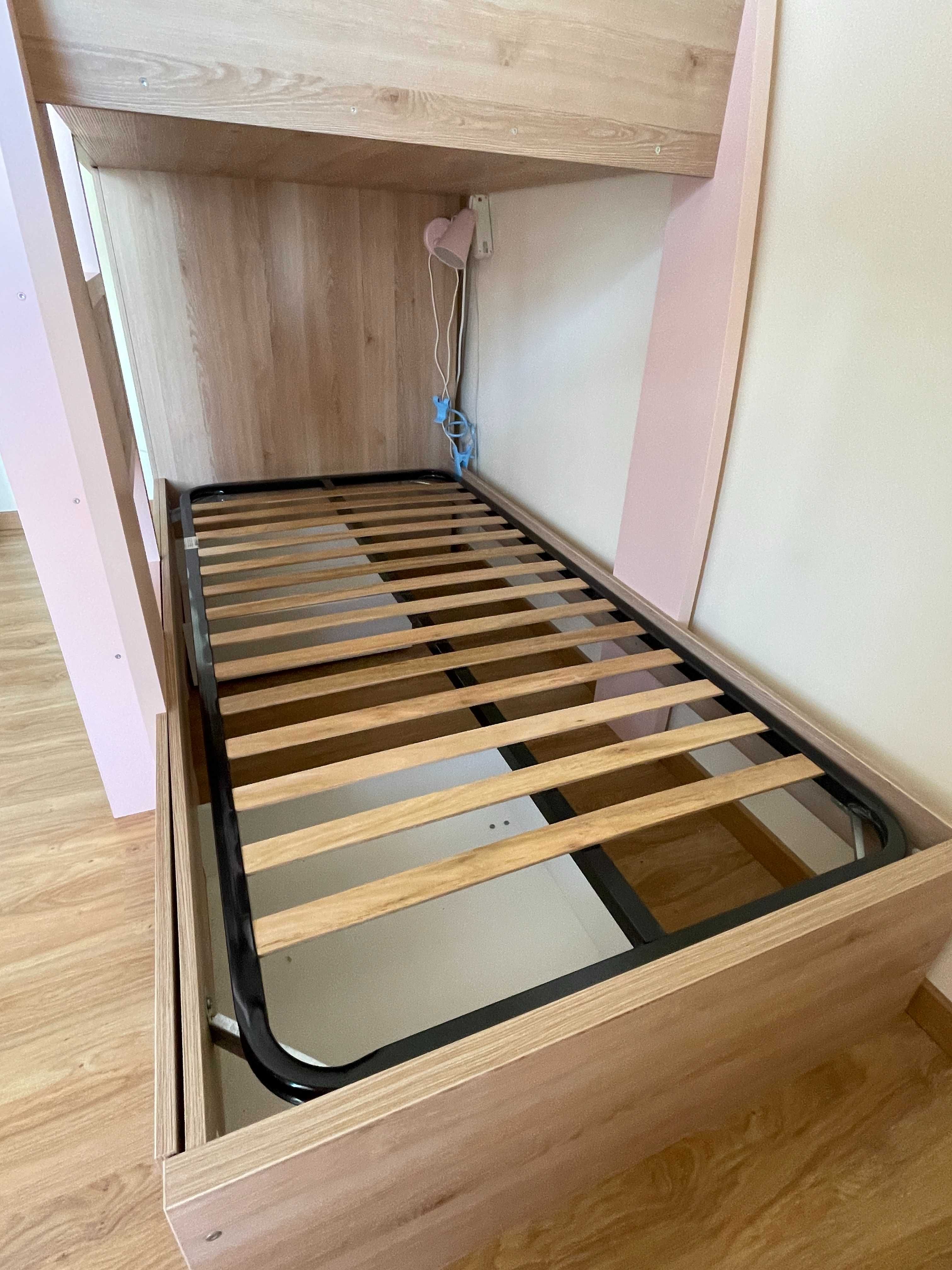 Beliche (2 camas, bunk bed) com colchões, gavetas e arrumação