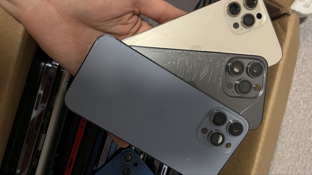 Лот оригінальних корпусів iPhone (б/в), моделі 11 – 14 Pro Max
