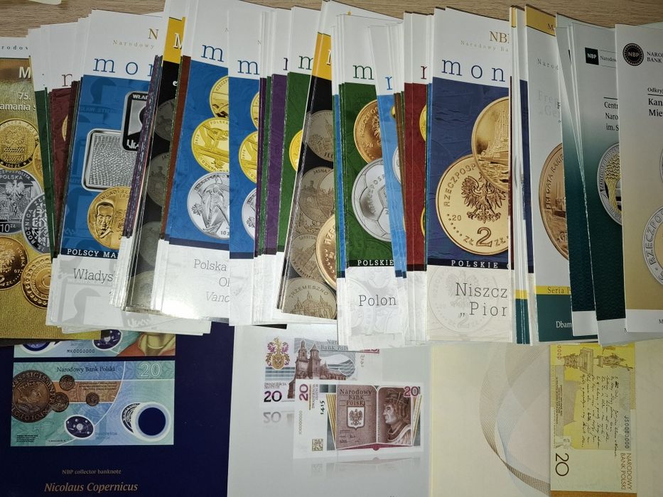 50zł. Pałac Biskupi w Krakowie 2021 oraz foldery do monet