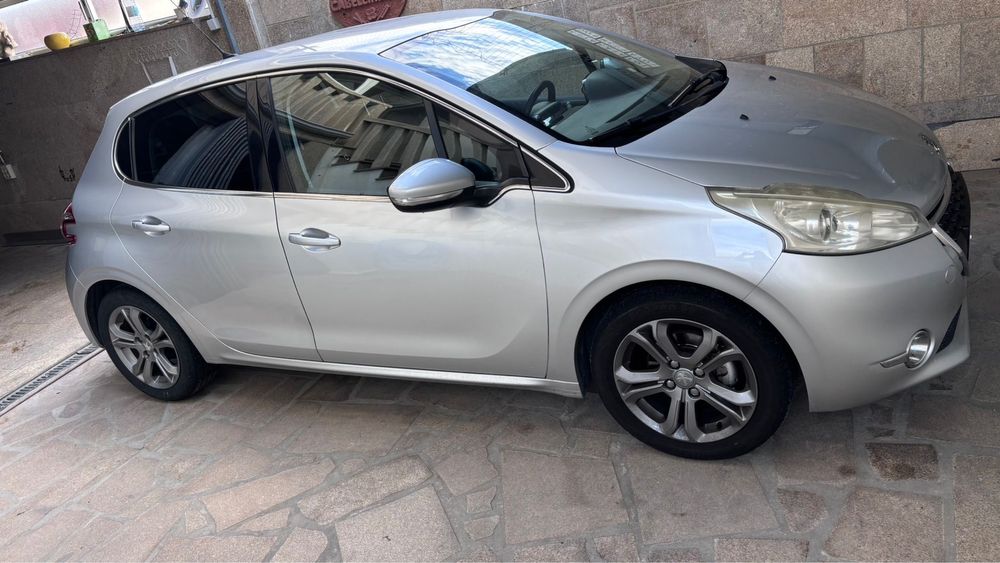 Peugeot 208 gt line 1.2