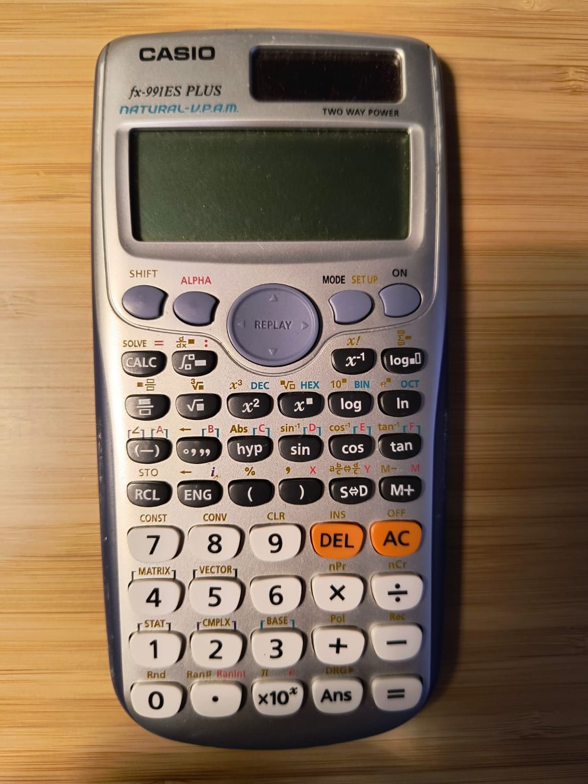 Kalkulator CASIO fx-991ES PLUS