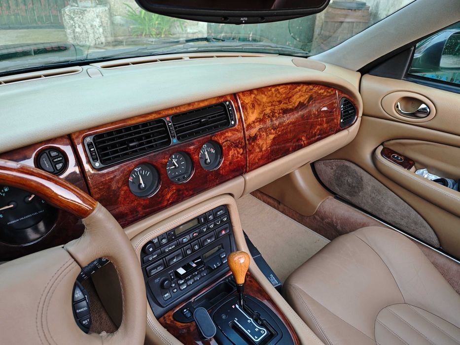 JAGUAR XK8 CABRIOLET COR VERDE