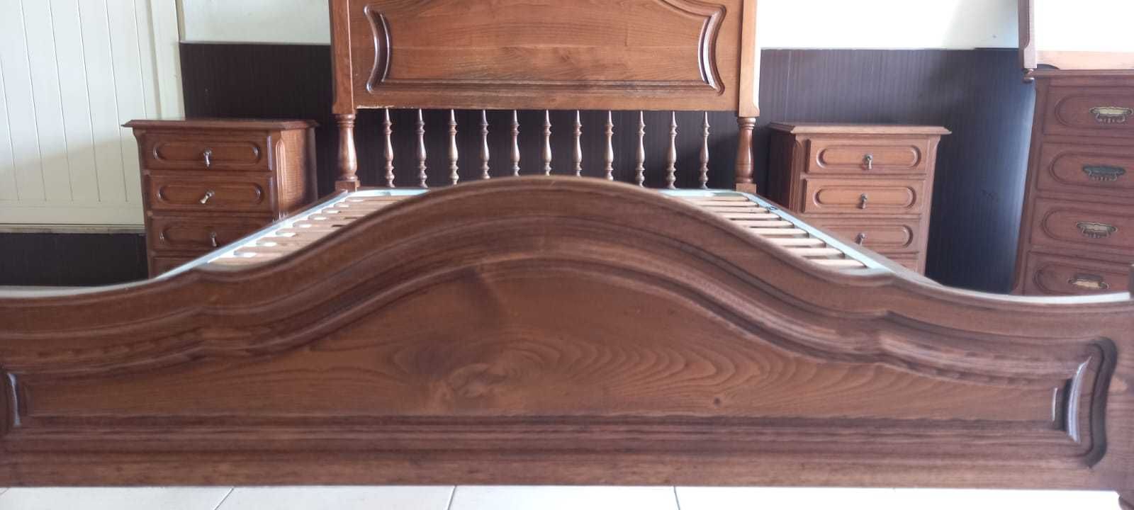 Mobília de quarto Casal completo em madeira maciça