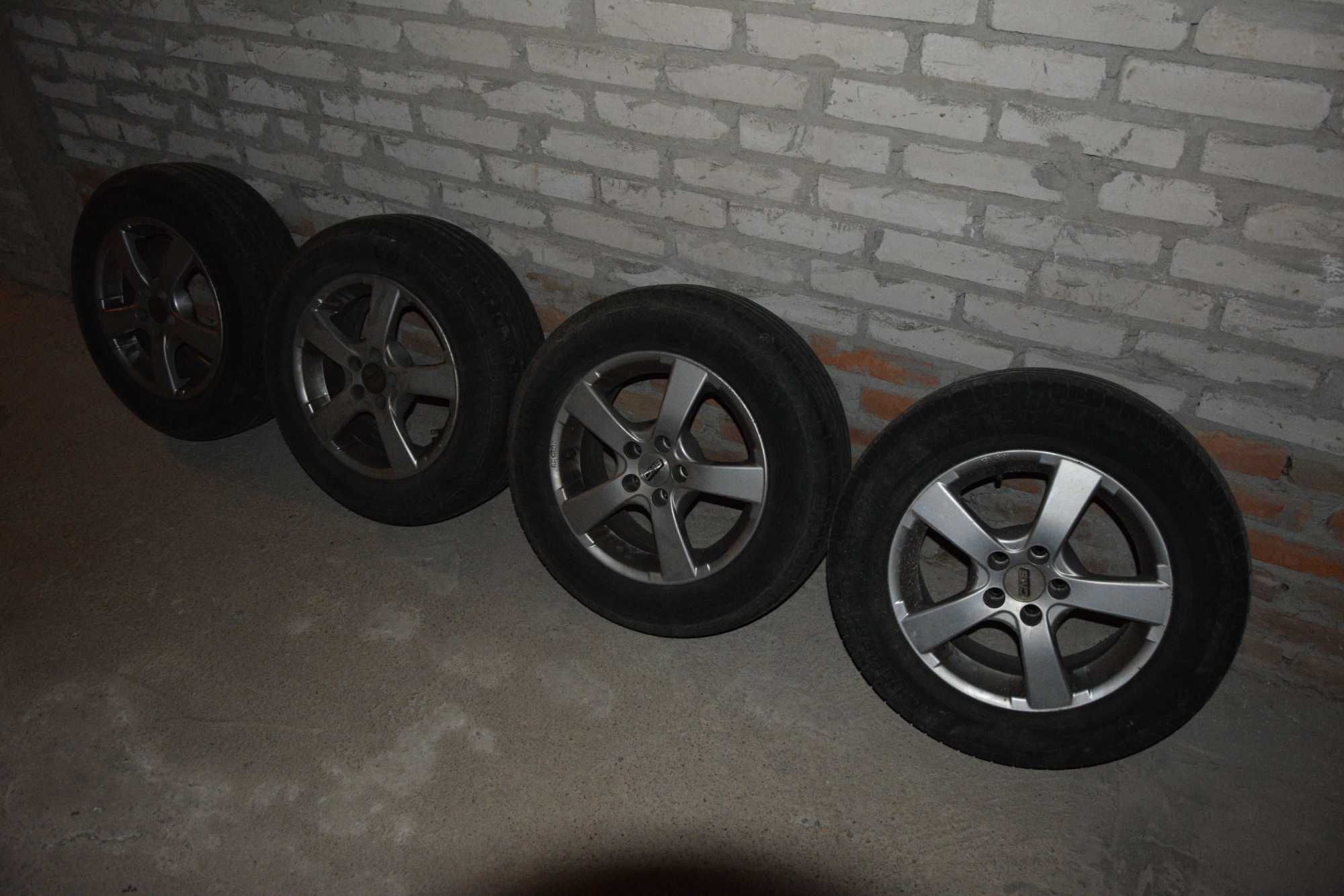 Alufelgi CMS C4 15" 5x100 z letnimi oponami Vredestein Sportrac5