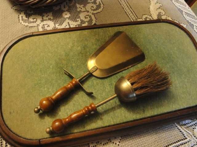 Stary komplet do zbierania okruchów mosiądz i drewno.