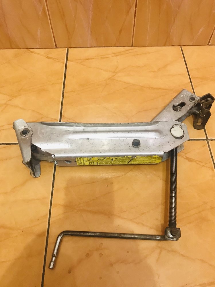 Домкрат подъёмник volkswagen audi seat skoda заводской 8D0011031C
