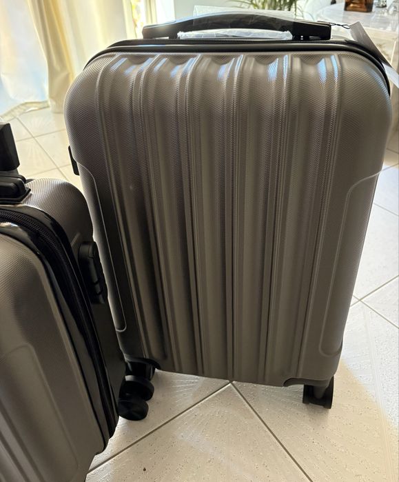 2 Mala viagem novas, nunca usadas.