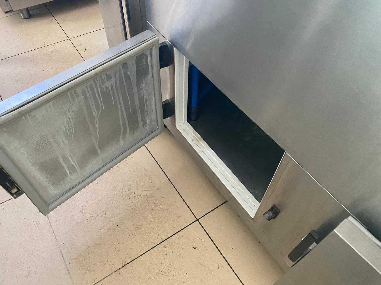 Vitrine em duas peças – em ótimo estado