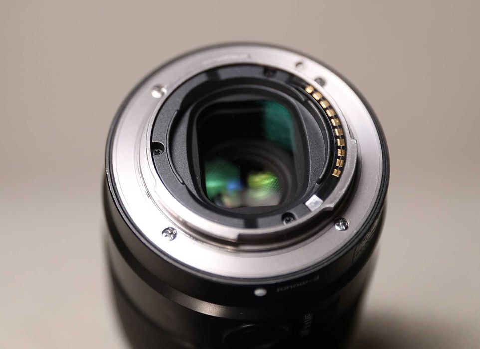 Об'єктив Sony FE 35mm F1.8