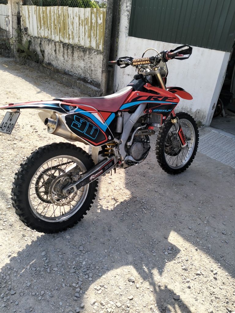 CRF 250x matrículada