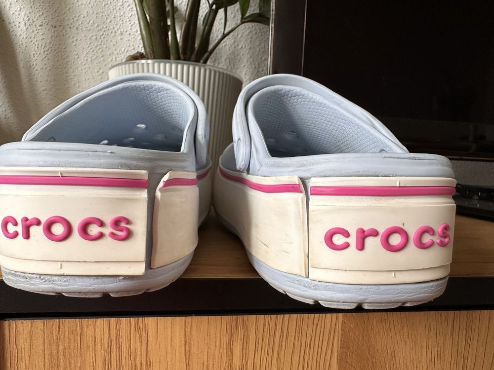 CROCS на платформі