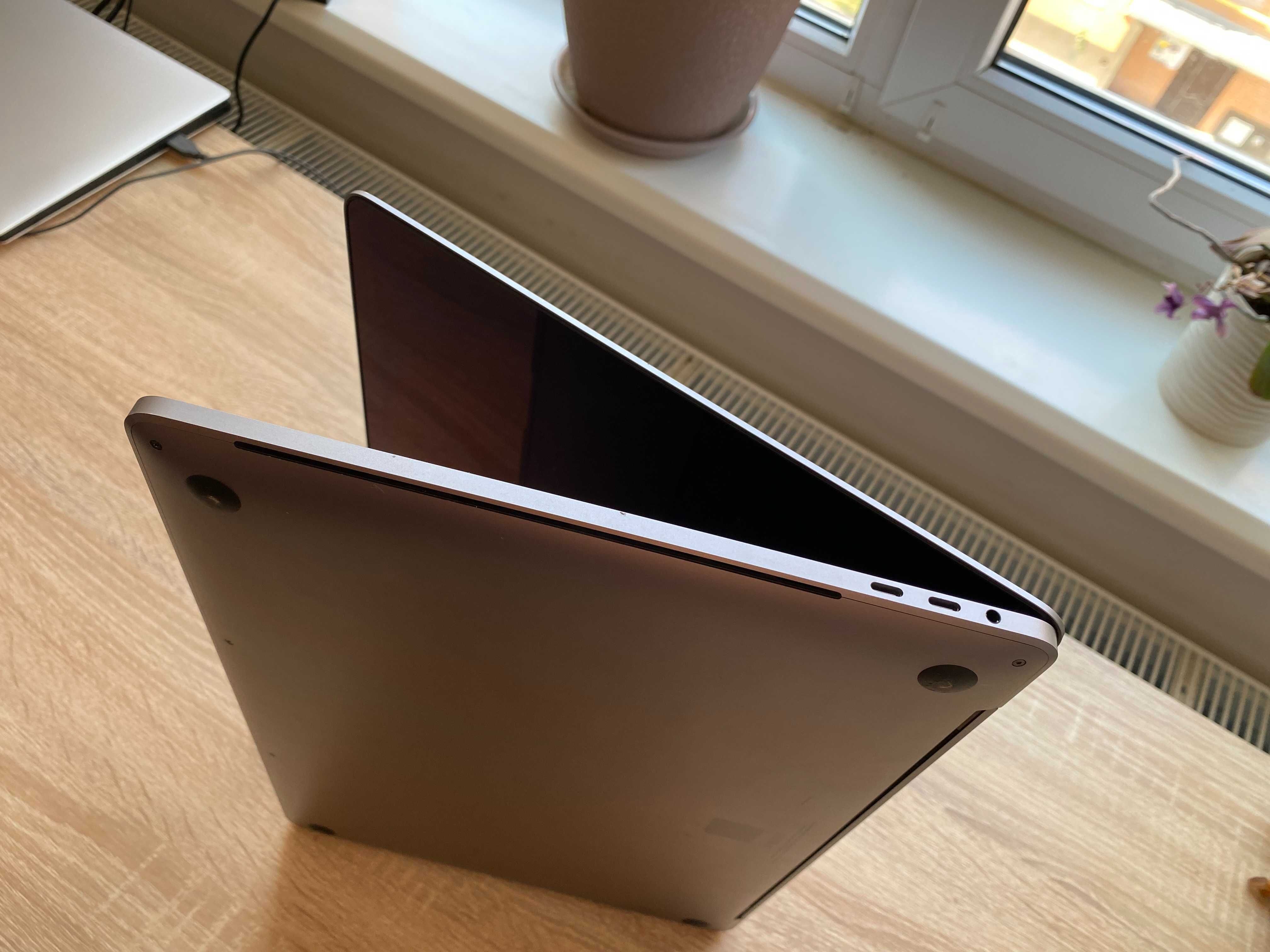 MacBook Pro 16 2019p Intel® i7_512gb SSD_16gb RAM_Radeon Pro_56 циклів