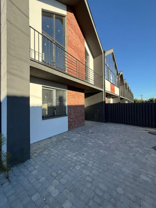 Кутовий Таун біля озера сел. Гостомель Scandi house