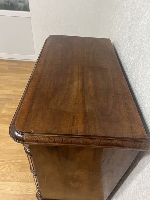 Дерев’яний комод ручної роботи, антикварний стиль