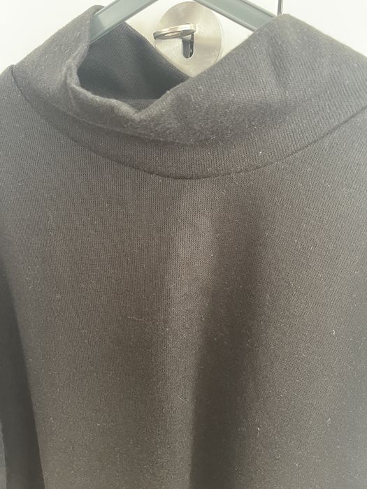 Camisola preta com gola larga Modalfa