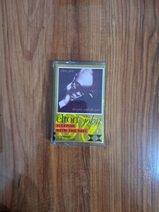 Elton John sleeping with the past kaseta
