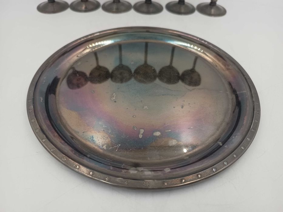 Metalowe kieliszki Hefra z tacą do likieru z PRL