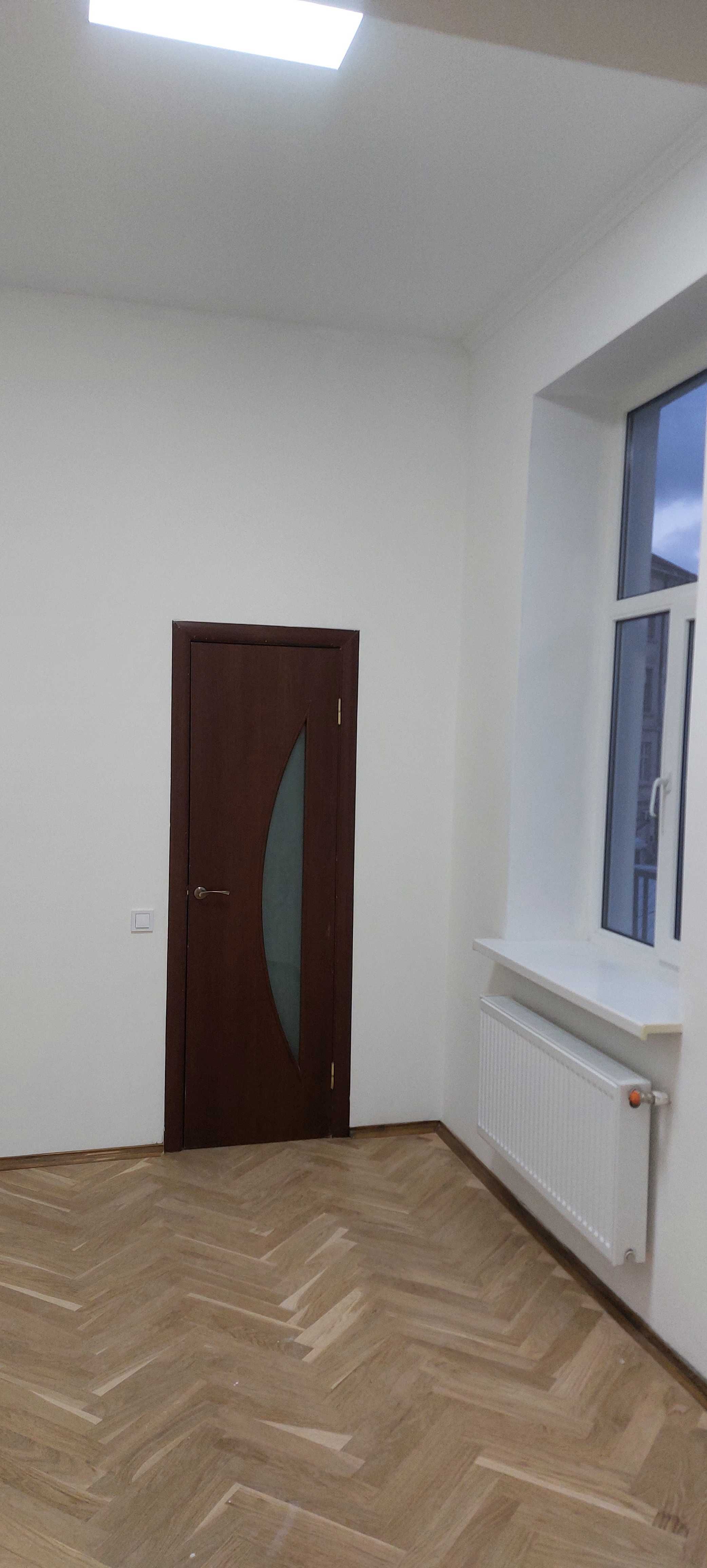 Нежитлова будівля в оренду в центрі Львова на 14 кабінетів, 488,7 м2.