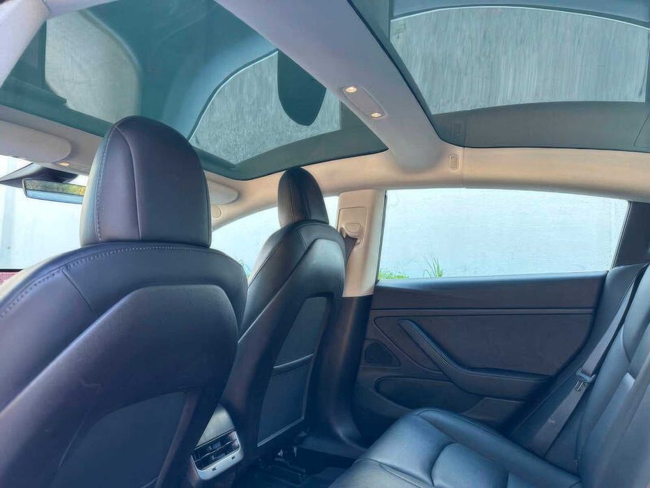 Tesla Model 3 Long Range      2019