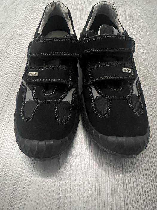 Натуральні  кросівки