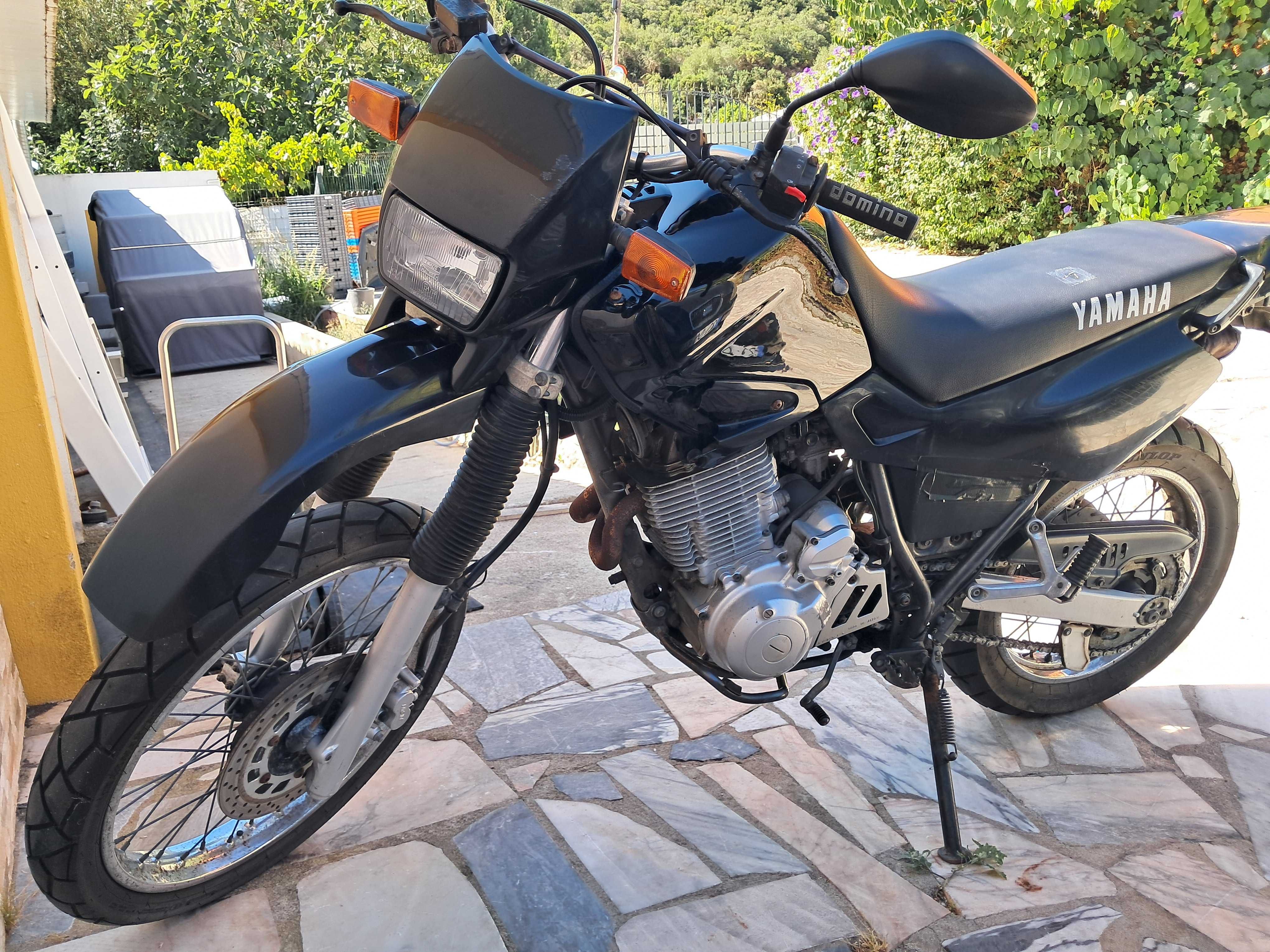Yamaha XT600E (bom estado).