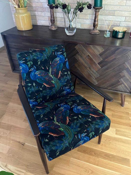 Ciekawy fotel stylowy