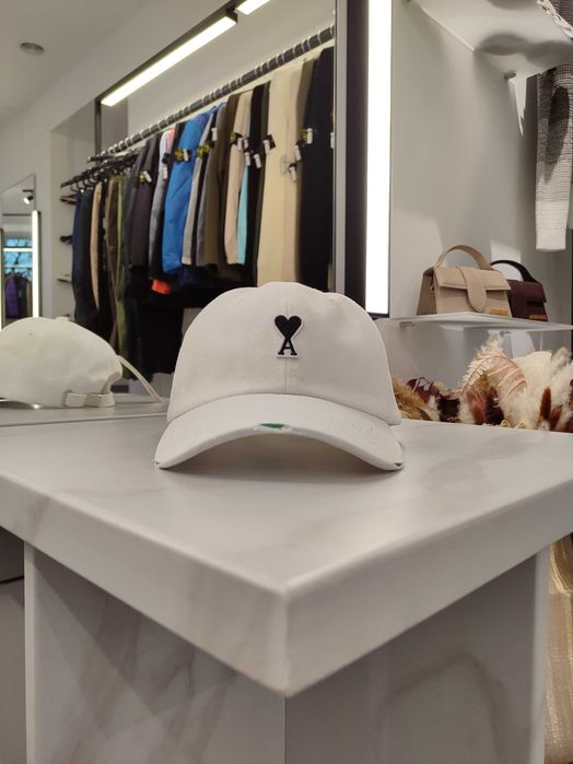 Кепка AMI Paris Torn Cap White