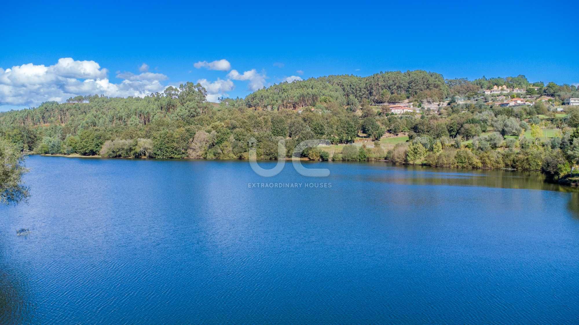 Magnífica propriedade no seio da natureza em plena lagoa do Ermal