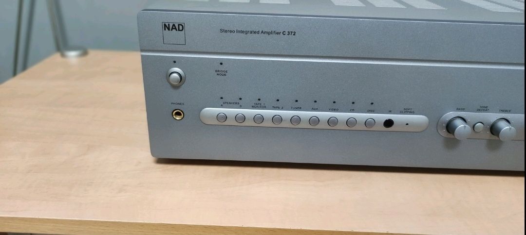 Усилитель NAD c372   2*170w с пультом