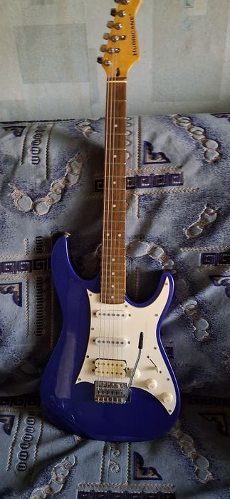 Электрогитара гитара Yamaha EG112C с комбоусилителем Marshall.