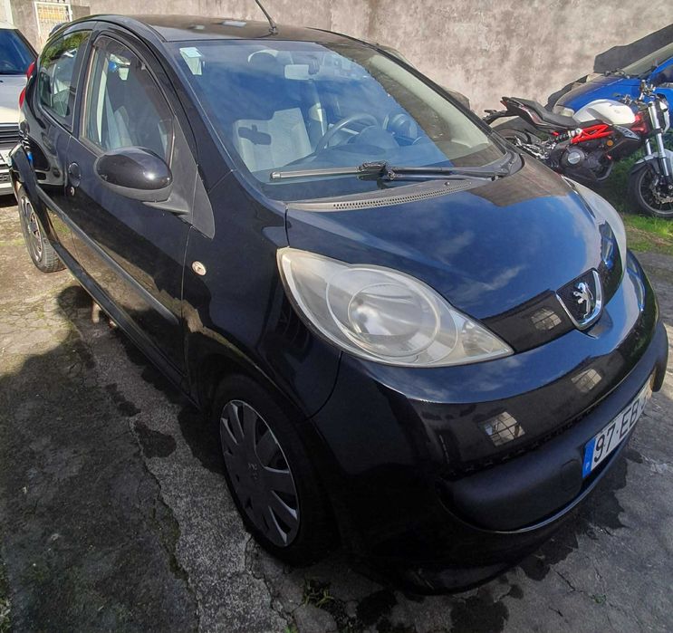 Vende-se Peugeot 107