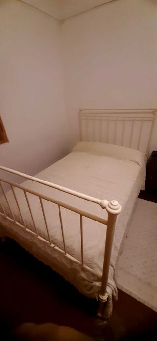 Cama antiga em ferro