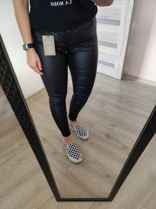 nowe z metką spodnie woskowane gumowe vero moda L