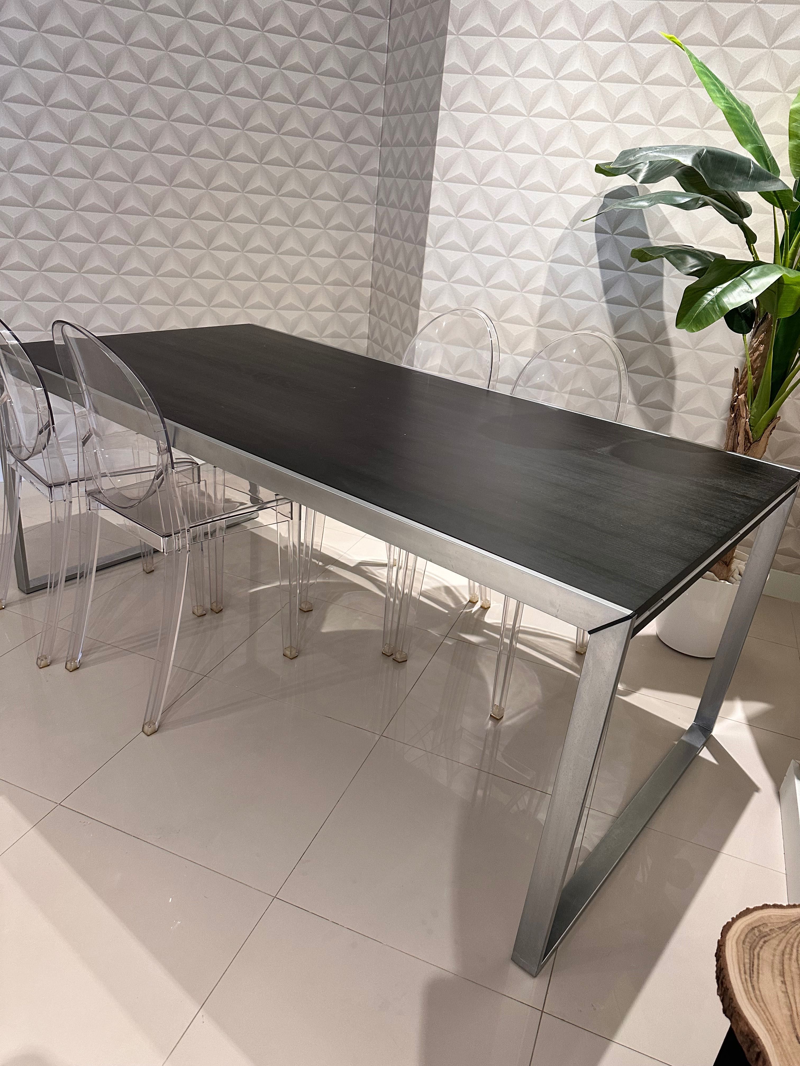 Vendo mesa de jantar 180 cm extensível como nova