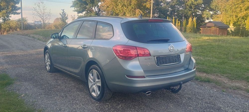 Opel Astra J 1.4 turbo 140 KM 2011