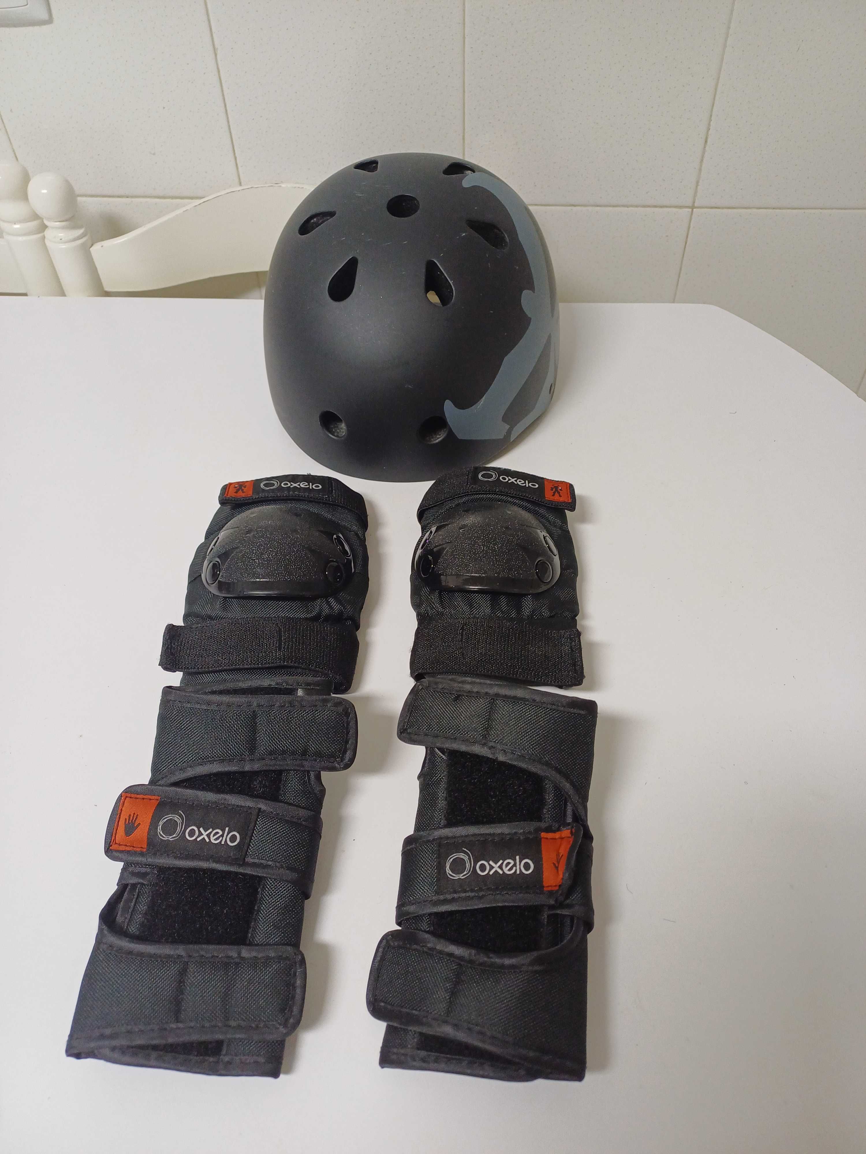 Capacete e 4 proteções para desporto