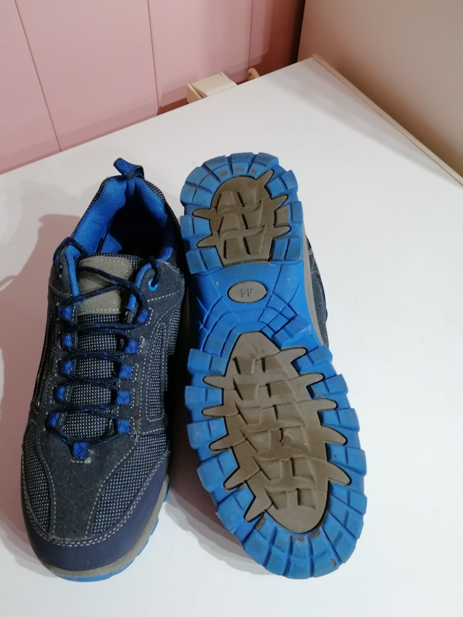 Кроссовки  Atlasformen