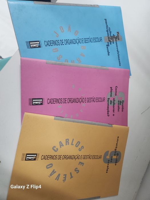 Vários livros de diversos temas.