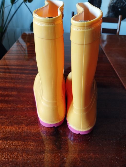 Galochas de menina amarelas