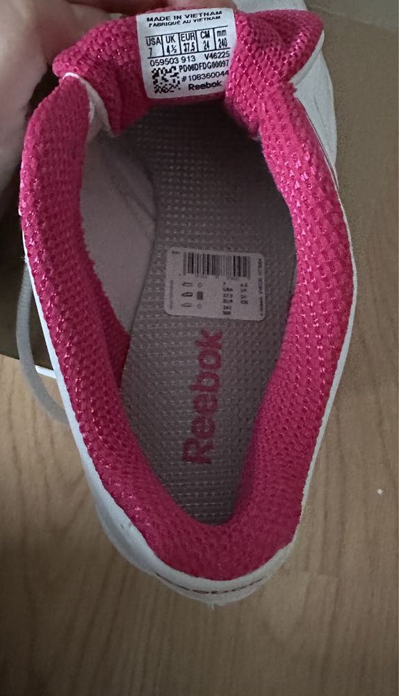 Tenis marca Reebok