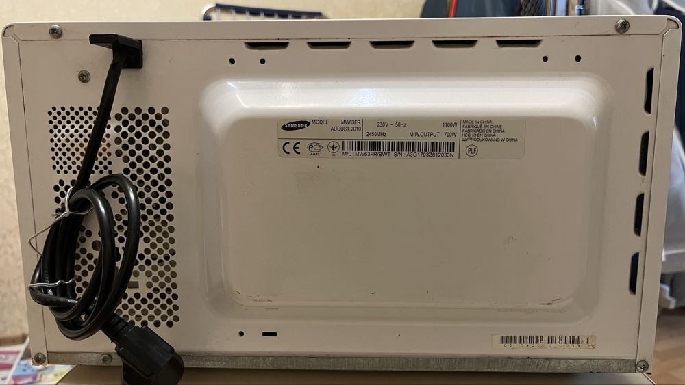 Мікрохвильова піч на запчастини Samsung, модель MW63FR