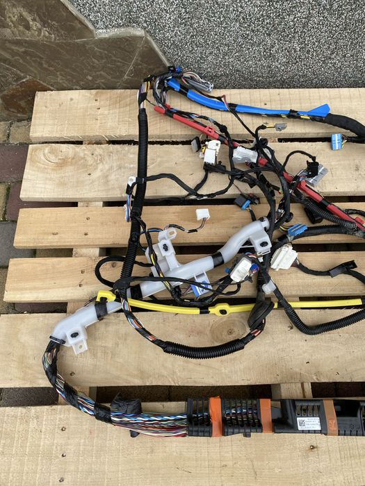 Проводка салону Tesla Model Y коса магістраль