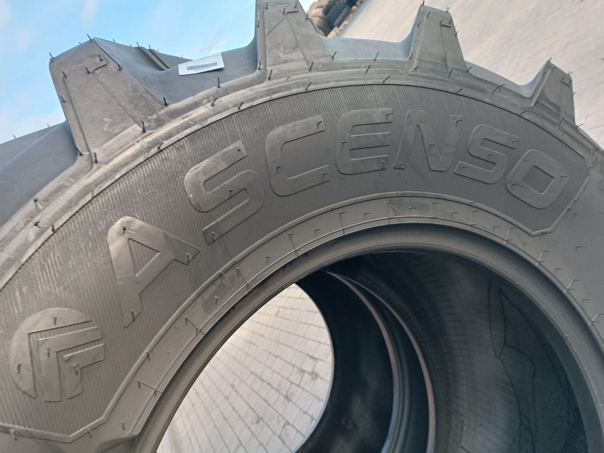 600/65R28 Ascenso XLR 880 NOWE